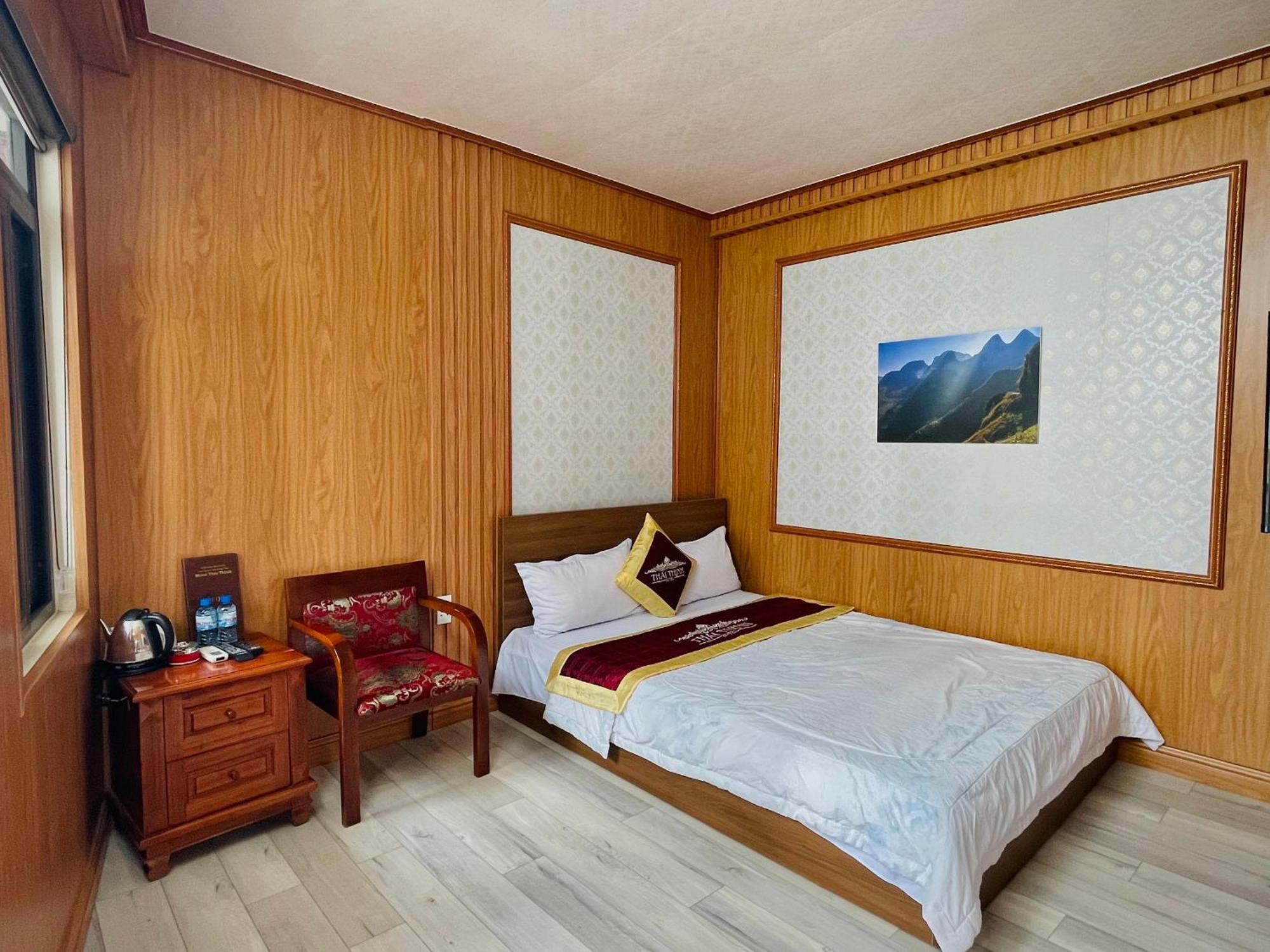 Thai Thinh Hotel Dong Van  Exteriör bild